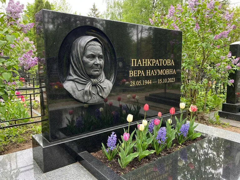 Памятник с барельефом — выполненная работа 26 в Краснодаре