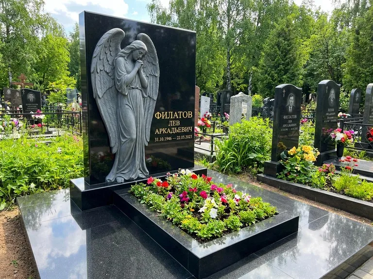 Памятник с барельефом — выполненная работа 31 в Краснодаре