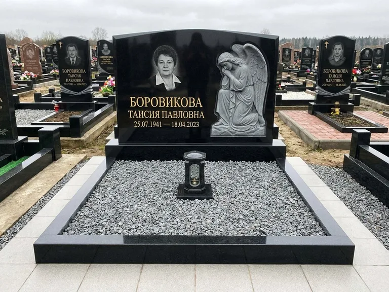 Памятник с барельефом — выполненная работа 38 в Краснодаре