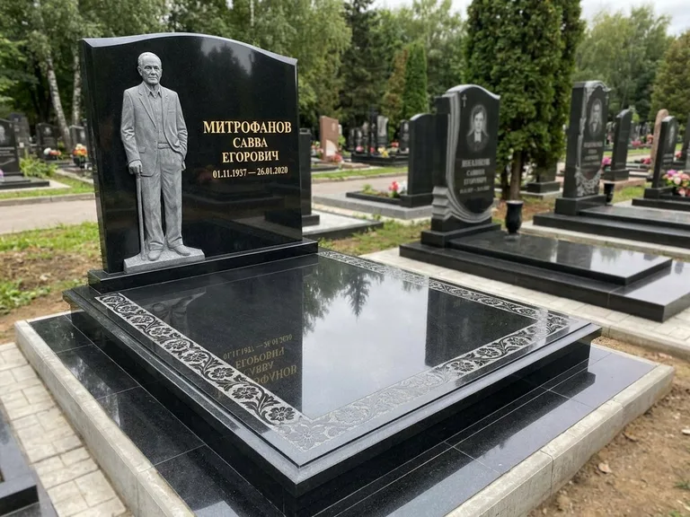 Памятник с барельефом — выполненная работа 48 в Краснодаре
