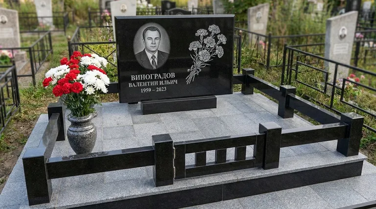 Памятник с гравировкой гвоздик — выполненная работа «Виноградов» в Краснодаре