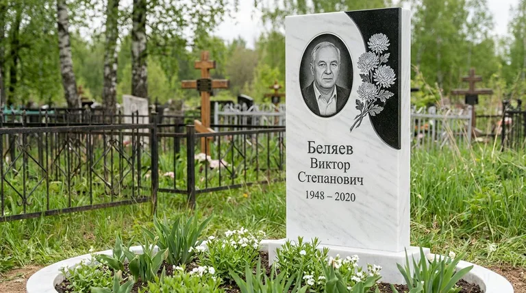 Памятник с гравировкой хризантем — выполненная работа «Беляев» в Краснодаре