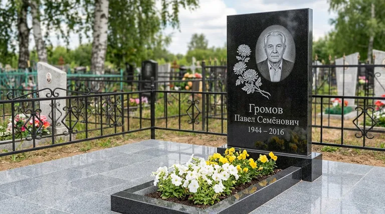 Памятник с гравировкой хризантем — выполненная работа «Громов» в Краснодаре
