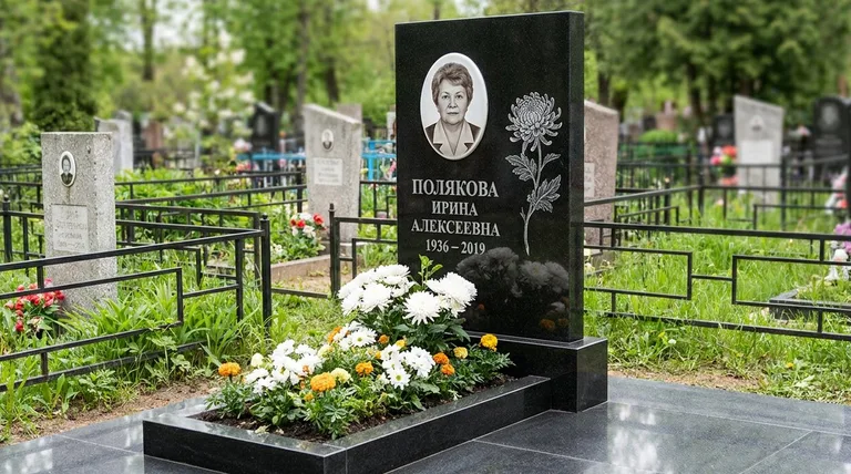 Памятник с гравировкой хризантем — выполненная работа «Полякова» в Краснодаре
