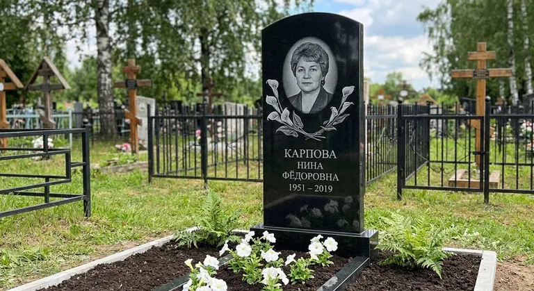 Памятник с гравировкой калл — выполненная работа «Карпова» в Краснодаре