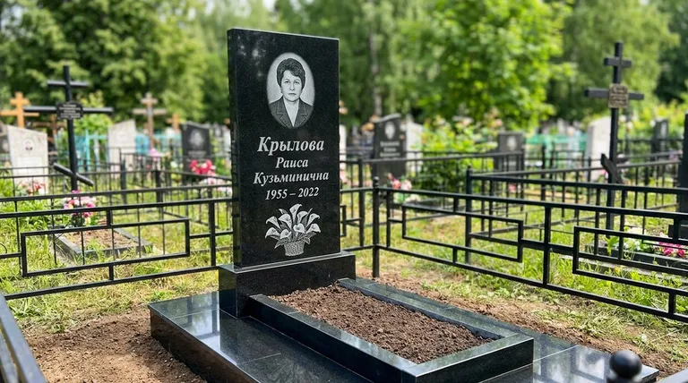 Памятник с гравировкой калл — выполненная работа «Крылова» в Краснодаре