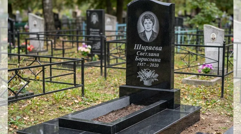 Памятник с гравировкой ландышей — выполненная работа «Ширяева» в Краснодаре