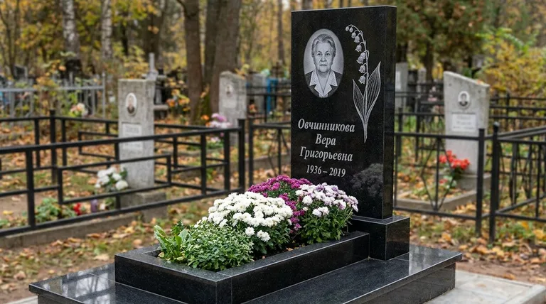Памятник с гравировкой ландышей — выполненная работа «Овчинникова» в Краснодаре
