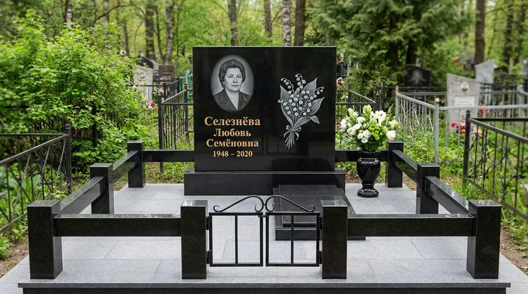 Памятник с гравировкой ландышей — выполненная работа «Селезнёва» в Краснодаре
