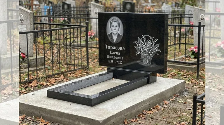 Памятник с гравировкой ландышей — выполненная работа «Тарасова» в Краснодаре