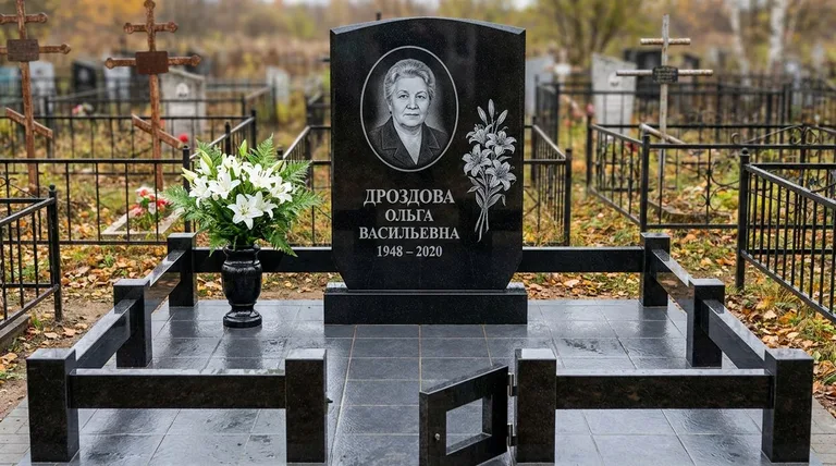 Памятник с гравировкой лилий — выполненная работа «Дроздова» в Краснодаре