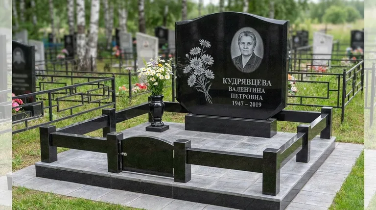 Памятник с гравировкой ромашек — выполненная работа «Кудрявцева» в Краснодаре
