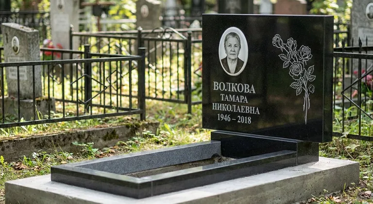 Памятник с гравировкой роз — выполненная работа «Волкова» в Краснодаре