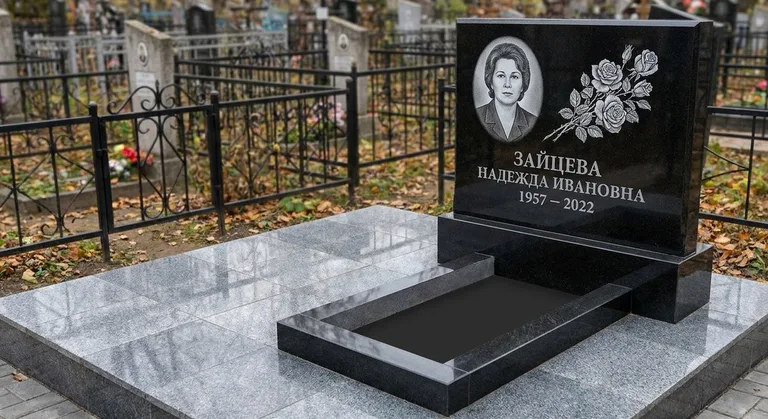 Памятник с гравировкой роз — выполненная работа «Зайцева» в Краснодаре