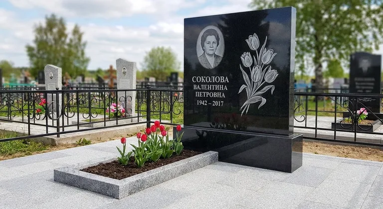 Памятник с гравировкой тюльпанов — выполненная работа «Соколова» в Краснодаре