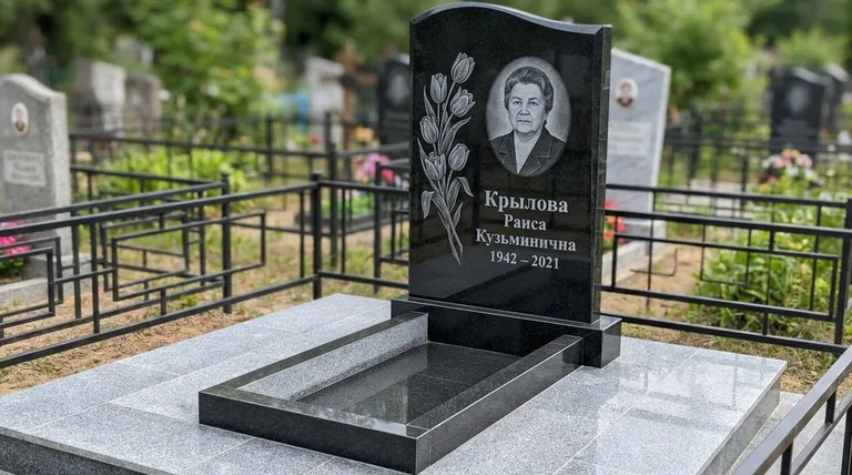 Памятник с гравировкой тюльпанов — выполненная работа «Крылова» в Краснодаре