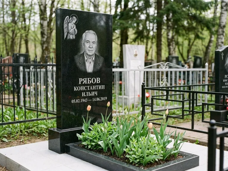 Памятник с гравировкой ангела — гравировка ангела с крестом рядом с эпитафией, работа «Фаддеев» в Краснодаре
