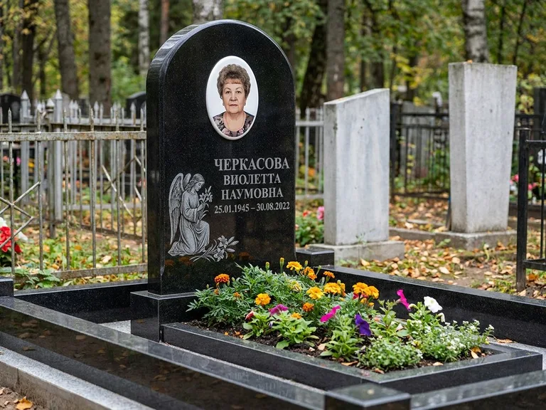 Памятник с гравировкой ангела — гравировка ангела с крестом рядом с эпитафией, работа «Журавлёва» в Краснодаре