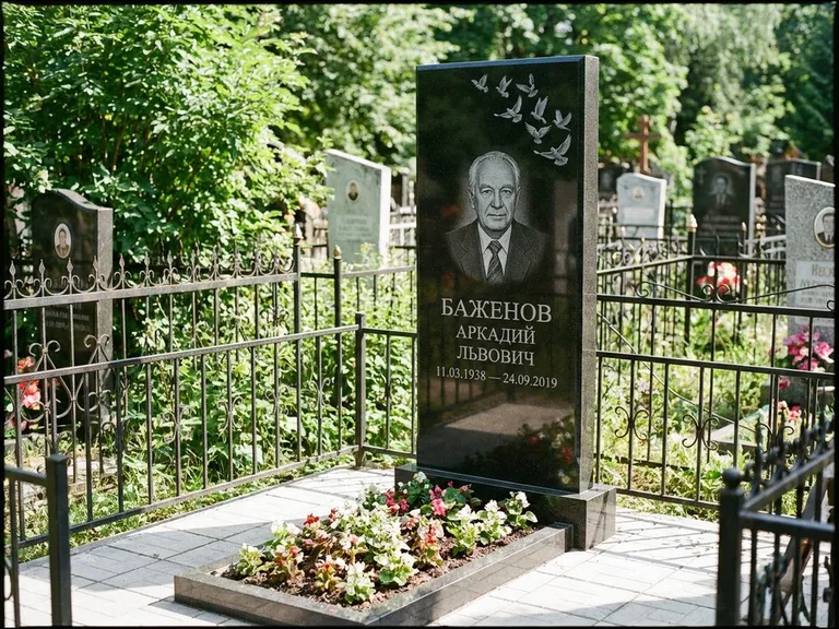 Памятник с гравировкой голубей — гравировка стаи голубей, взлетающей от угла стелы, работа «Баженов» в Краснодаре