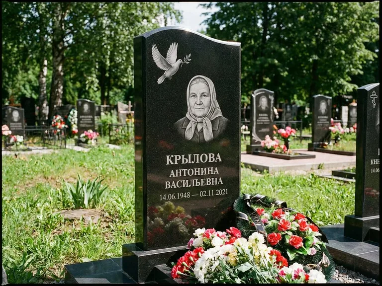 Памятник с гравировкой голубей — гравировка голубей, работа «Крылова» в Краснодаре