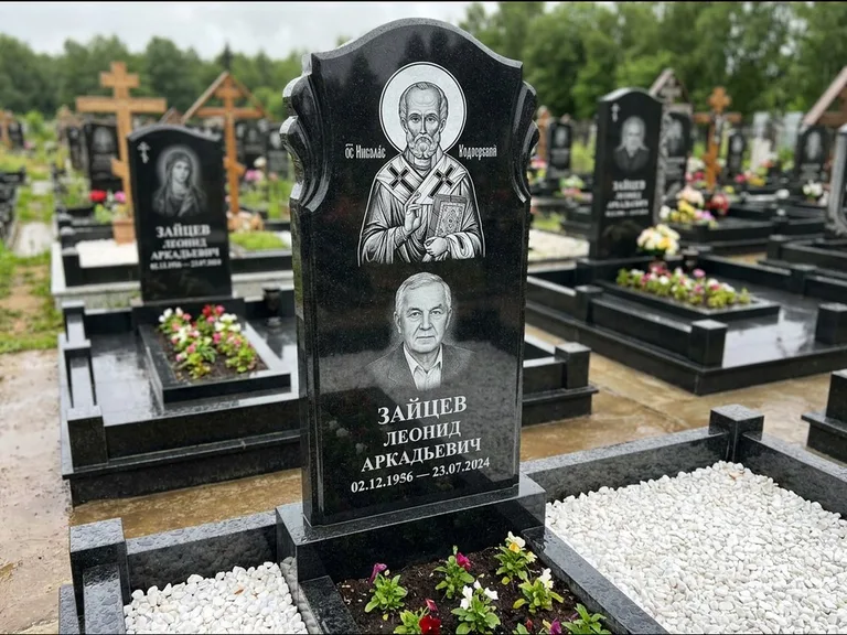 Памятник с гравировкой иконы — образ Николая Чудотворца, работа «Лебедева» в Краснодаре