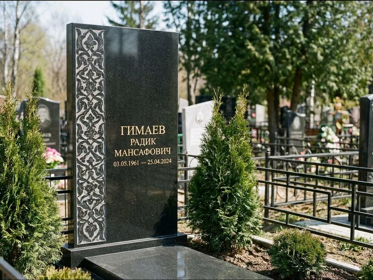Мусульманский памятник — колонна ислими по краю стелы, работа «Гимаев» в Краснодаре
