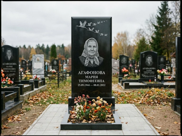 Гравировка журавлей на памятник в Краснодаре — памятник из чёрного гранита с гравировкой