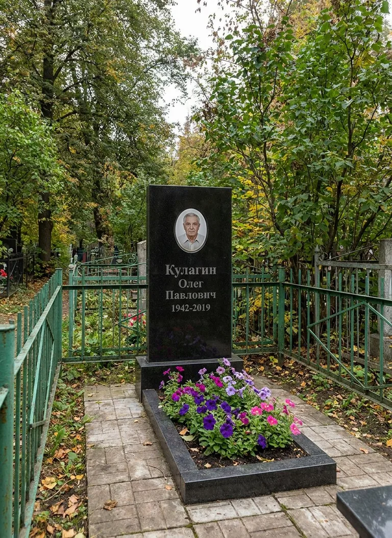 Аллея на Арском кладбище в Казани