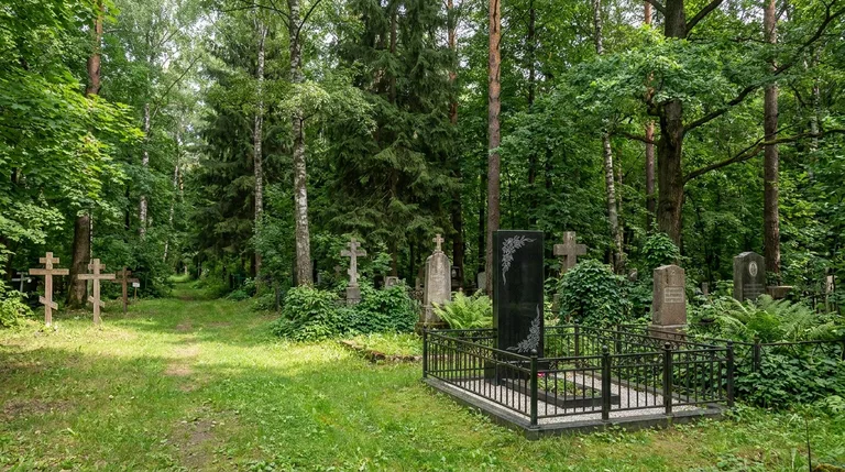 Реставрация и замена памятника на семейном участке Кунцевского кладбища