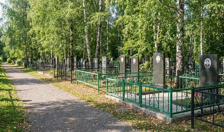 Памятники на Южном кладбище в Перми