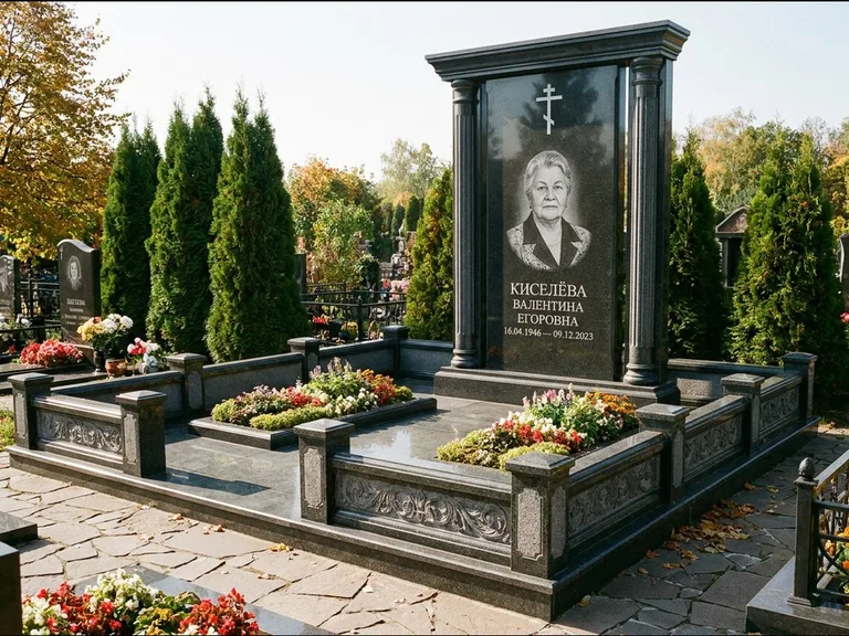 Памятник из чёрного гранита — стела с кельтским крестом с латинским крестом, работа «Ерофеева» в Краснодаре