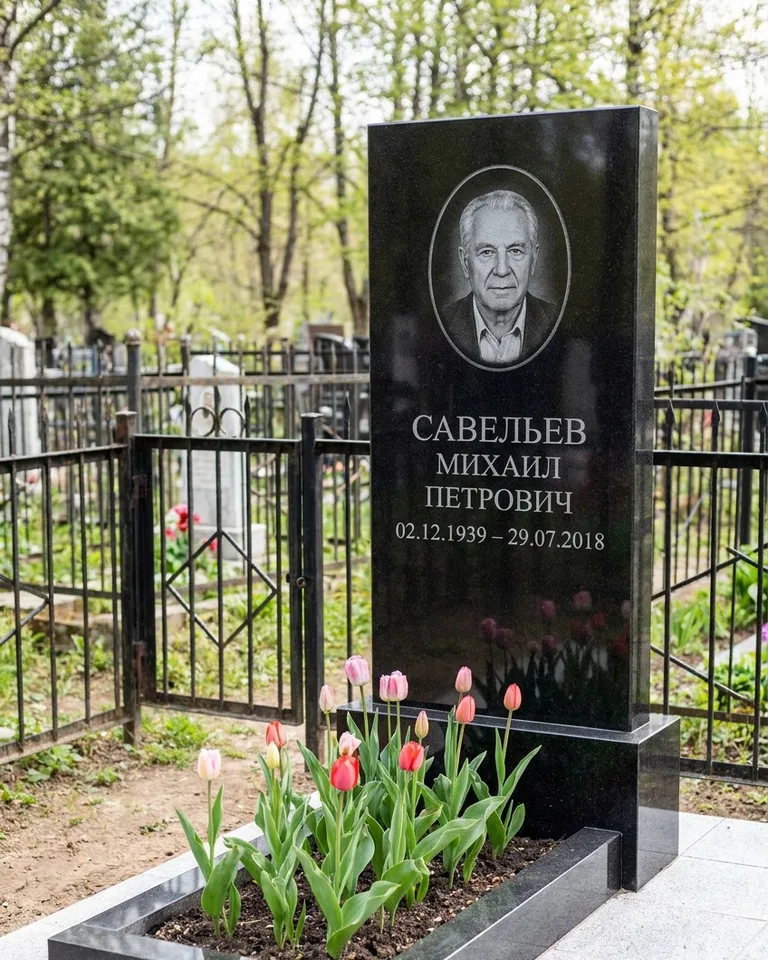 Горизонтальный памятник под ключ на гранитном основании в Краснодаре
