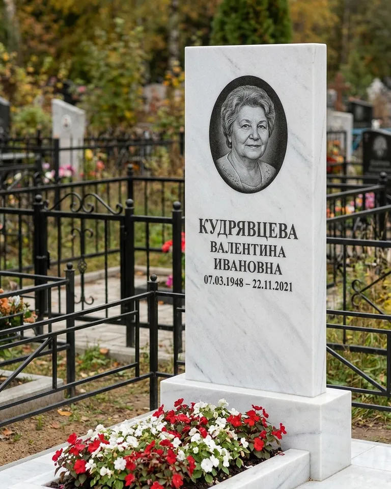 Двойной памятник под ключ с цоколем и плиткой в Краснодаре