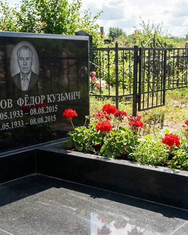 Двойной памятник под ключ с крестом в Краснодаре