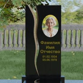 Гранитный вертикальный памятник классической формы — П001