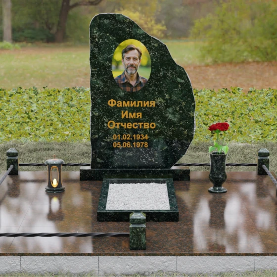 Гранитный памятник-скала с кованой оградой, гранит Балтик грин, вид 2