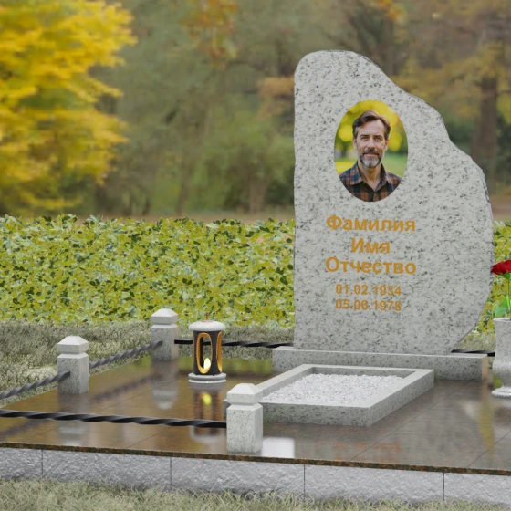 Гранитный памятник-скала с кованой оградой, гранит Мансуровский, вид 4