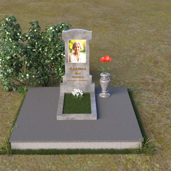 Вертикальный гранитный памятник со скошенными боковыми гранями, мрамор Тассос, вид 3