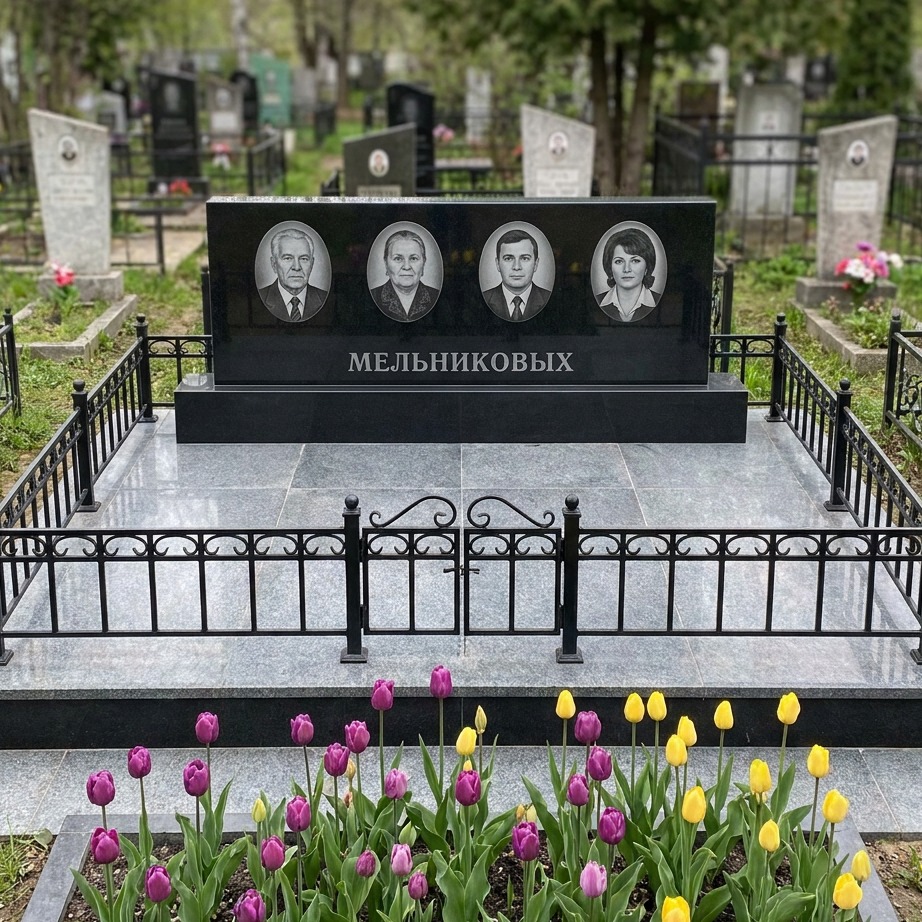 Пример дизайна: Семейный памятник на четверых из черного гранита — фото и цена