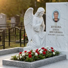 Мемориал с коленопреклонённым ангелом из белого мрамора