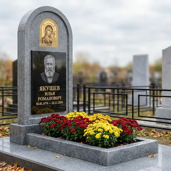 Памятник с иконой Божьей Матери из мансуровского гранита