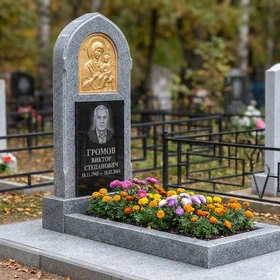 Памятник с иконой богородицы из мансуровского гранита с художественной резьбой